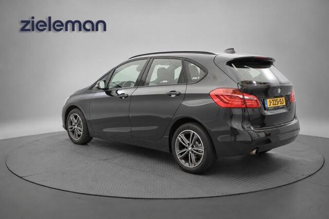 BMW 2-SERIE ACTIVE TOUR. 218i High Executive Automaat - Navi, Cruise, Clima, Stoelverw. Leer, Harman/Kardon