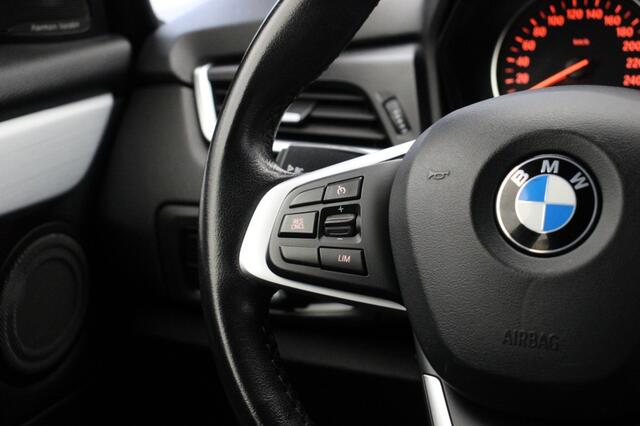 BMW 2-SERIE ACTIVE TOUR. 218i High Executive Automaat - Navi, Cruise, Clima, Stoelverw. Leer, Harman/Kardon