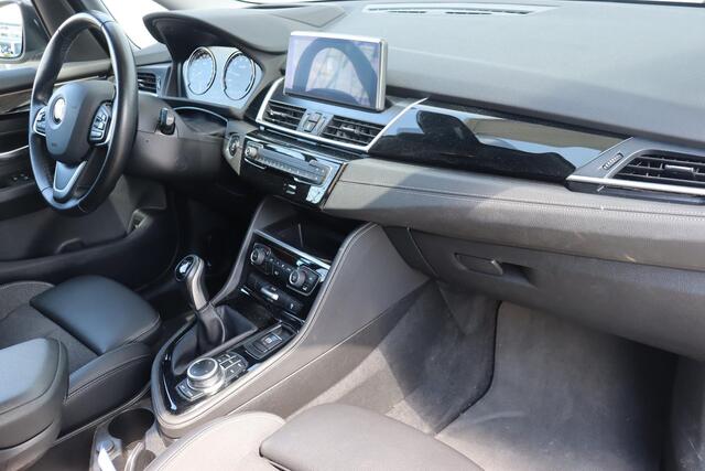 BMW 2-SERIE GRAN TOURER 216i 7p. | High Executive Sportline / trekhaak / Head Up Display / Extra Getint Glas / 17 '' /