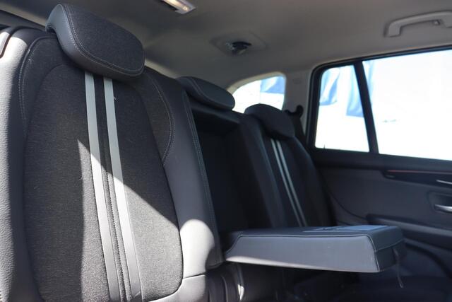 BMW 2-SERIE GRAN TOURER 216i 7p. | High Executive Sportline / trekhaak / Head Up Display / Extra Getint Glas / 17 '' /