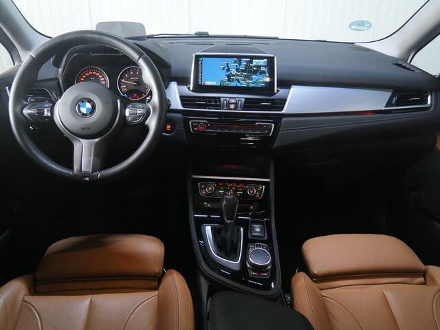 BMW 2-SERIE GRAN TOURER 218i High Executive Luxury Line Automaat / Achteruitrijcamera / Sportstoelen / Head-Up / LED / Navigatie Plus / Park Assistant / Stoelverwarming