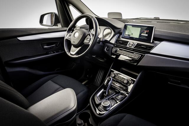 BMW 2-SERIE GRAN TOURER 220i 180 Pk Automaat Business Edition I Head Up Display I Navi I LED I 17 inch. LMV