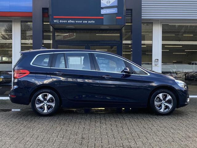 BMW 2-SERIE GRAN TOURER 218i Essential 7p. / NL-Auto / Automaat / 7-zitplaatsen! / Full-LED verlichting / Navigatie & Bluetooth / Parkeersensoren / 16 " lichtmetaal / Keyless-Go / Climate Control / ELK-pakket / ETC... /