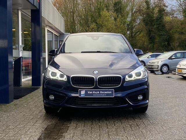BMW 2-SERIE GRAN TOURER 218i Essential 7p. / NL-Auto / Automaat / 7-zitplaatsen! / Full-LED verlichting / Navigatie & Bluetooth / Parkeersensoren / 16 " lichtmetaal / Keyless-Go / Climate Control / ELK-pakket / ETC... /