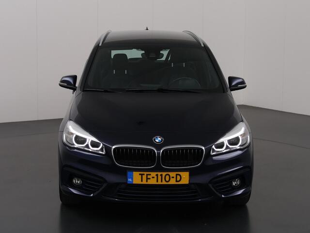 BMW 2-SERIE GRAN TOURER 218i 7p. Corporate Lease High Executive | Sportline | Sportstoelen | Groot Navigatie | Stoelverwarming | LED | HUD | Camera | Ele. kofferdeksel | Climate Control | Cruise Control | 7-Zitplaatsen |