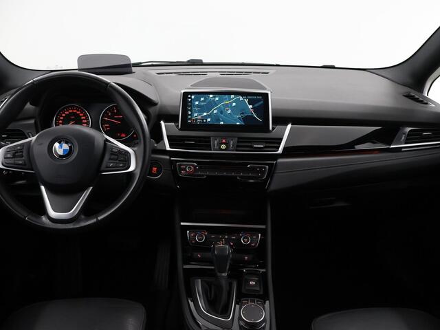 BMW 2-SERIE GRAN TOURER 218i 7p. Corporate Lease High Executive | Sportline | Sportstoelen | Groot Navigatie | Stoelverwarming | LED | HUD | Camera | Ele. kofferdeksel | Climate Control | Cruise Control | 7-Zitplaatsen |
