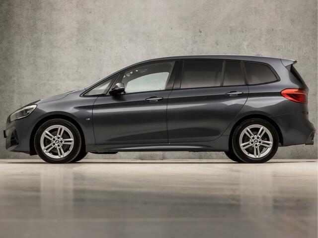 BMW 2-SERIE GRAN TOURER 218i Executive M Sport Automaat (GROOT NAVI, M PAKKET, HEAD-UP DISPLAY, LEDER, SFEERVERLICHTING, GETINT GLAS, SPORTSTOELEN, DIGITAL COCKPIT, CRUISE, NIEUWE APK, NIEUWSTAAT)