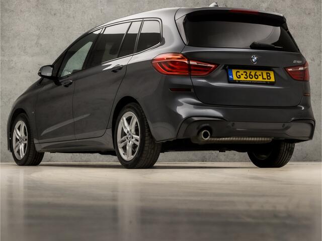 BMW 2-SERIE GRAN TOURER 218i Executive M Sport Automaat (GROOT NAVI, M PAKKET, HEAD-UP DISPLAY, LEDER, SFEERVERLICHTING, GETINT GLAS, SPORTSTOELEN, DIGITAL COCKPIT, CRUISE, NIEUWE APK, NIEUWSTAAT)