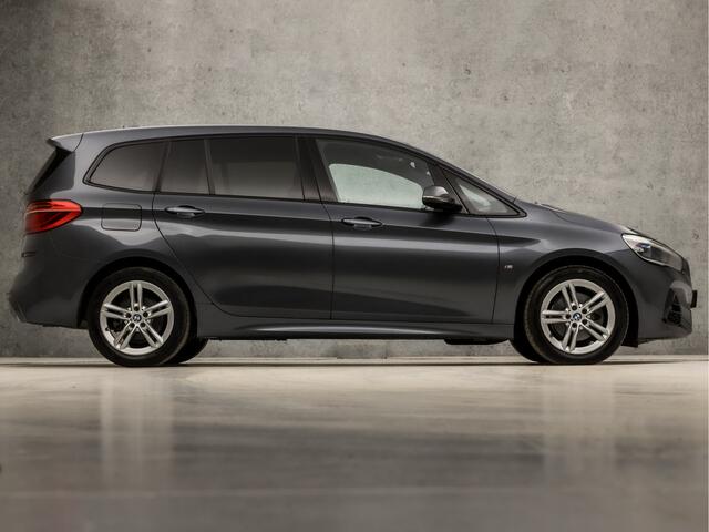 BMW 2-SERIE GRAN TOURER 218i Executive M Sport Automaat (GROOT NAVI, M PAKKET, HEAD-UP DISPLAY, LEDER, SFEERVERLICHTING, GETINT GLAS, SPORTSTOELEN, DIGITAL COCKPIT, CRUISE, NIEUWE APK, NIEUWSTAAT)