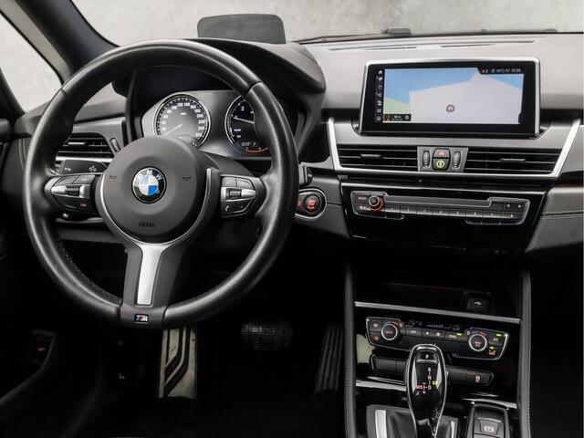 BMW 2-SERIE GRAN TOURER 218i Executive M Sport Automaat (GROOT NAVI, M PAKKET, HEAD-UP DISPLAY, LEDER, SFEERVERLICHTING, GETINT GLAS, SPORTSTOELEN, DIGITAL COCKPIT, CRUISE, NIEUWE APK, NIEUWSTAAT)