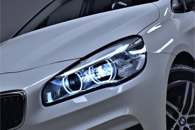 BMW 2-SERIE GRAN TOURER 218i 136pk High Executive Sportline Pano/Trekhaak/Navi/Led/Leer/Stoelverw./Sportstoelen/Lmv17''