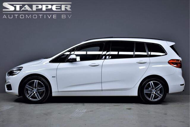 BMW 2-SERIE GRAN TOURER 218i 136pk High Executive Sportline Pano/Trekhaak/Navi/Led/Leer/Stoelverw./Sportstoelen/Lmv17''