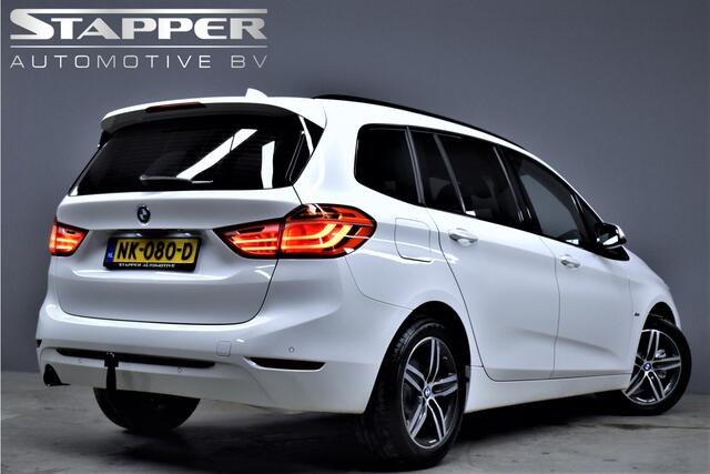 BMW 2-SERIE GRAN TOURER 218i 136pk High Executive Sportline Pano/Trekhaak/Navi/Led/Leer/Stoelverw./Sportstoelen/Lmv17''