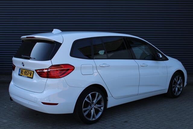 BMW 2-SERIE GRAN TOURER 218i High Executive Vol-Leder Navigatie Stoelverwarming Full-LED