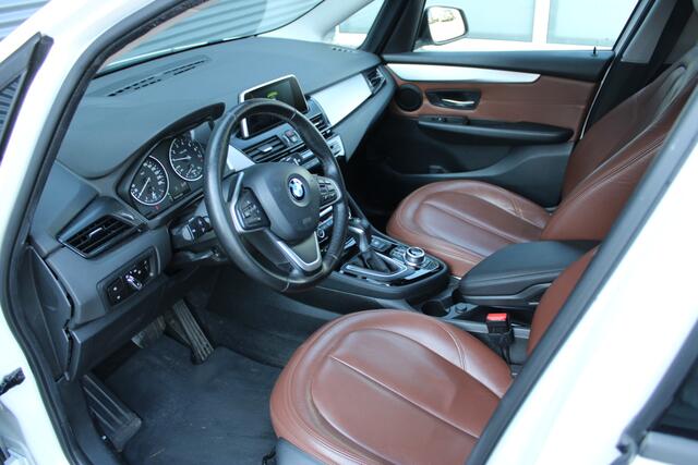 BMW 2-SERIE GRAN TOURER 218i High Executive Vol-Leder Navigatie Stoelverwarming Full-LED