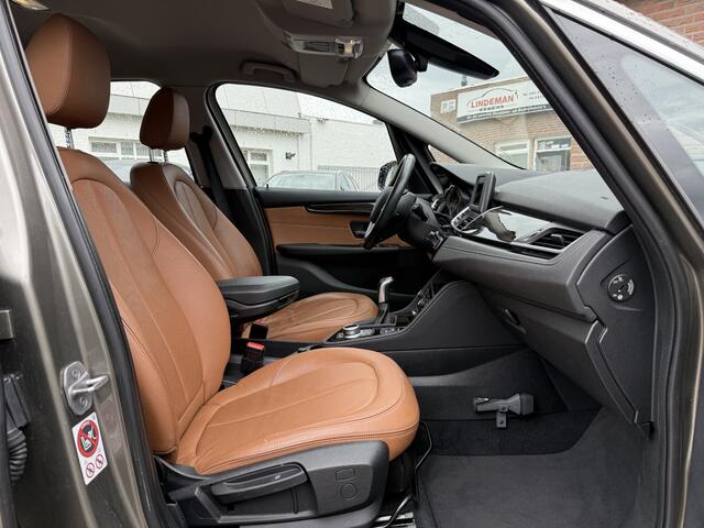 BMW 2-SERIE GRAN TOURER 216i Luxury Line Navigatie Leder Org. Nederlands