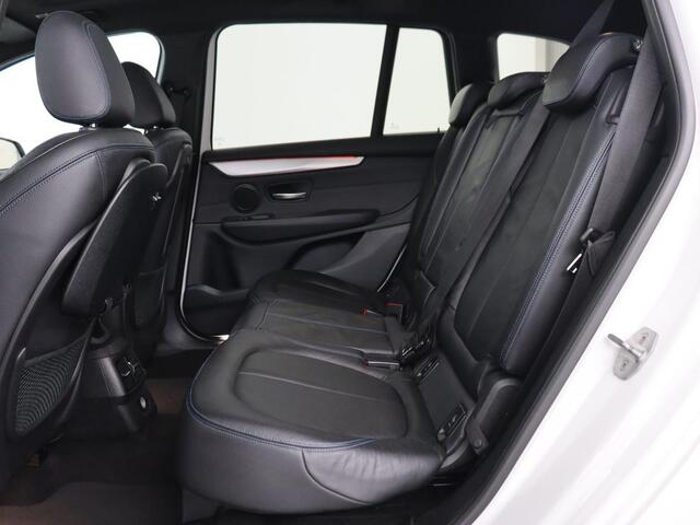 BMW 2-SERIE GRAN TOURER 218i M Sport 7-persoons | Panoramadak | Leder | Stoelverwarming | Trekhaak | Camera | Full LED | Sportstoelen | Navigatie | Park Assist