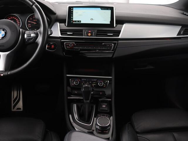 BMW 2-SERIE GRAN TOURER 218i M Sport 7-persoons | Panoramadak | Leder | Stoelverwarming | Trekhaak | Camera | Full LED | Sportstoelen | Navigatie | Park Assist