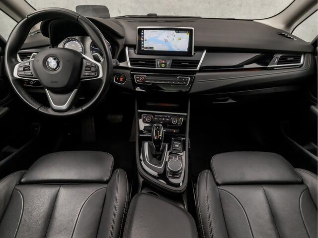 BMW 2-SERIE GRAN TOURER 220i Executive Sportline 192Pk Automaat (PANORAMADAK, GROOT NAVI, HEAD-UP DISPLAY, LEDEREN SPORTSTOELEN, GETINT GLAS, SFEERVERLICHTING, LED KOPLAMPEN, ELEK ACHTERKLEP, NIEUWSTAAT)