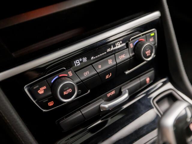 BMW 2-SERIE GRAN TOURER 220i Executive Sportline 192Pk Automaat (PANORAMADAK, GROOT NAVI, HEAD-UP DISPLAY, LEDEREN SPORTSTOELEN, GETINT GLAS, SFEERVERLICHTING, LED KOPLAMPEN, ELEK ACHTERKLEP, NIEUWSTAAT)