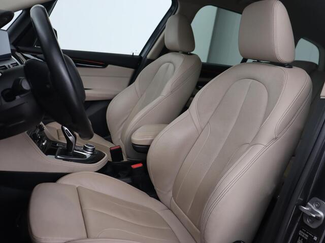 BMW 2-SERIE GRAN TOURER 218i High Executive Edition | 7-persoons | Automaat | Camera | Sfeerverlichting | Carplay | Cruise Control | Stoelverwarming | LED | Leder | Climate controle