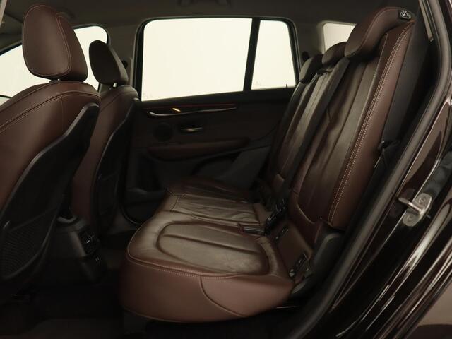 BMW 2-SERIE GRAN TOURER 218i High Executive | Leder | Head-Up | Trekhaak | Stoelverwarming | Navigatie | Full LED | Parkeerhulp | Climate control