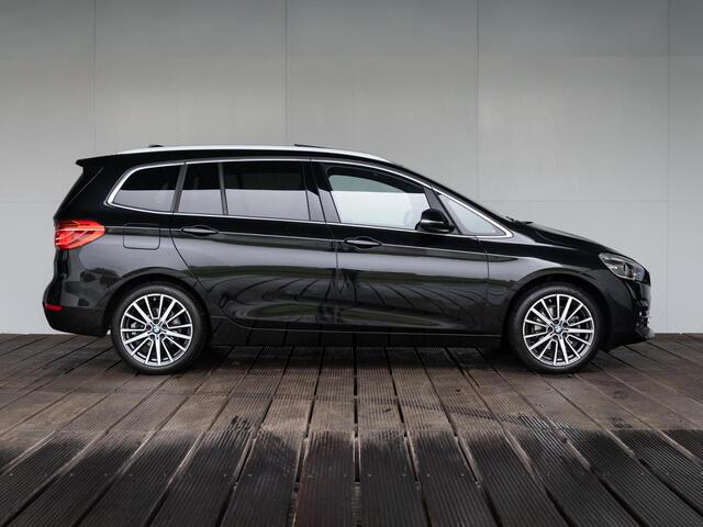 BMW 2-SERIE GRAN TOURER 218i | High Executive | Parking Pack | Panoramadak | Stoelverwarming | Head-Up Display | Laserlicht | 18''