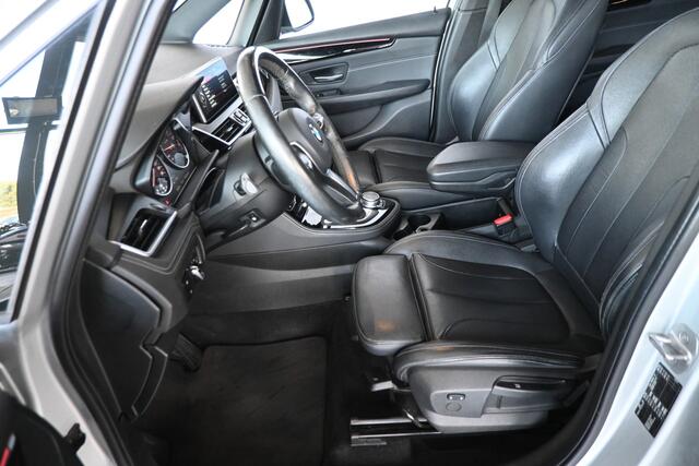 BMW 2-SERIE GRAN TOURER 218i Sport 7 Persoons Clima Panoramadak Navigatie Head Up Rijklaarprijs Inruil Mogelijk!
