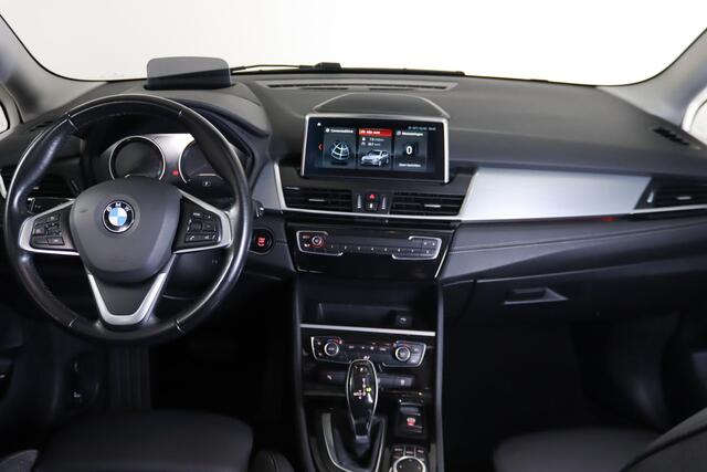 BMW 2-SERIE GRAN TOURER 218i, 7-Persoons, Sportline, Trekhaak, Head Up, Navigatie,