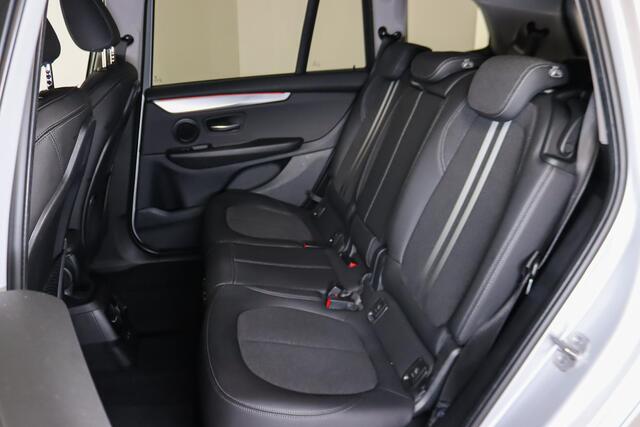 BMW 2-SERIE GRAN TOURER 218i, 7-Persoons, Sportline, Trekhaak, Head Up, Navigatie,