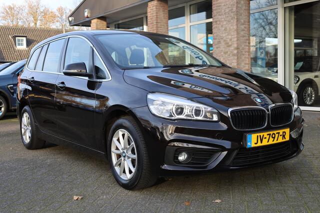 BMW 2-SERIE GRAN TOURER 216i Centennial Executive 7p. DEALEROND. TREKHAAK NAVI CRUISE PDC CLIMA LMV NAP ELEK.ACHTERKLEP ENZ!