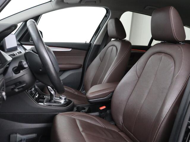 BMW 2-SERIE GRAN TOURER 220i Business Edition Plus | Luxury Line | Leder | Head-Up | Stoelverwarming | Trekhaak | Camera | Carplay | Full LED | Keyless | Navigatie | Cruise control | Bluetooth