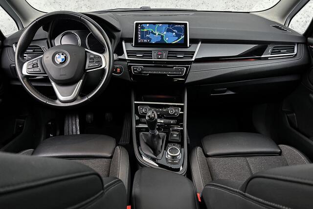 BMW 2-SERIE GRAN TOURER 216i | 7 persoons | Afneembare trekhaak | Half leder | LED | Navigatie | Cruise control