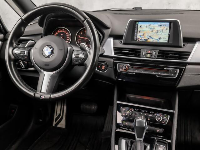 BMW 2-SERIE GRAN TOURER 220i M Sport High Executive 7 Persoons 192Pk Automaat (NAVIGATIE, M PAKKET, TREKHAAK, LEDER, SPORTSTOELEN, STOELVERWARMING, ELEK ACHTERKLEP, GETINT GLAS, NIEUWSTAAT)