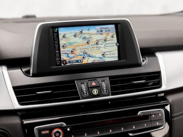 BMW 2-SERIE GRAN TOURER 220i M Sport High Executive 7 Persoons 192Pk Automaat (NAVIGATIE, M PAKKET, TREKHAAK, LEDER, SPORTSTOELEN, STOELVERWARMING, ELEK ACHTERKLEP, GETINT GLAS, NIEUWSTAAT)