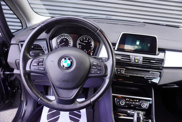BMW 2-SERIE GRAN TOURER 218i Automaat 7zits Trekhaak LED Navigatie Parkeersensoren Cruise control Climate control