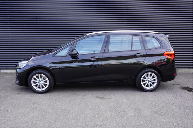 BMW 2-SERIE GRAN TOURER 218i Automaat 7zits Trekhaak LED Navigatie Parkeersensoren Cruise control Climate control