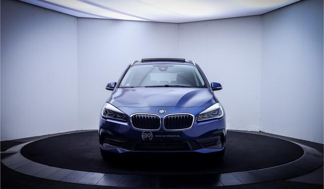 BMW 2-SERIE GRAN TOURER 218iA 7p LUXURY Shadow Line PANO | HEAD UP | LEDER | CAMERA | STOELVERW | FULL LED | AFN TREKHAAK | DAB | PDC V+A | LMV
