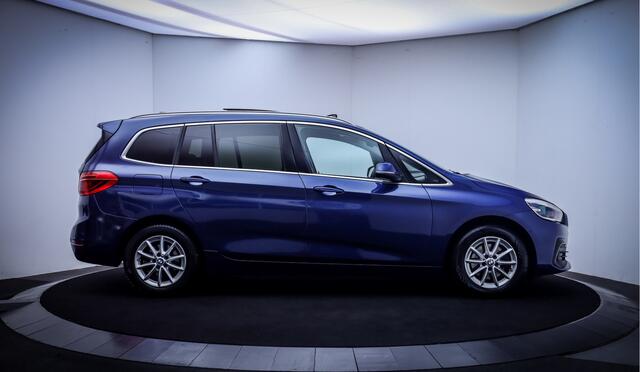 BMW 2-SERIE GRAN TOURER 218iA 7p LUXURY Shadow Line PANO | HEAD UP | LEDER | CAMERA | STOELVERW | FULL LED | AFN TREKHAAK | DAB | PDC V+A | LMV