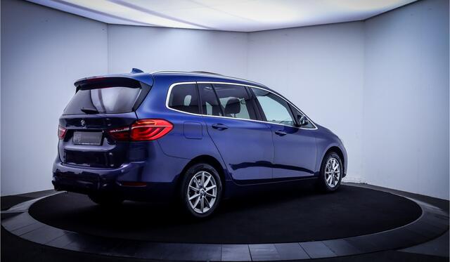 BMW 2-SERIE GRAN TOURER 218iA 7p LUXURY Shadow Line PANO | HEAD UP | LEDER | CAMERA | STOELVERW | FULL LED | AFN TREKHAAK | DAB | PDC V+A | LMV
