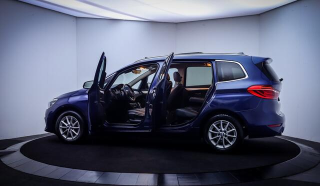 BMW 2-SERIE GRAN TOURER 218iA 7p LUXURY Shadow Line PANO | HEAD UP | LEDER | CAMERA | STOELVERW | FULL LED | AFN TREKHAAK | DAB | PDC V+A | LMV