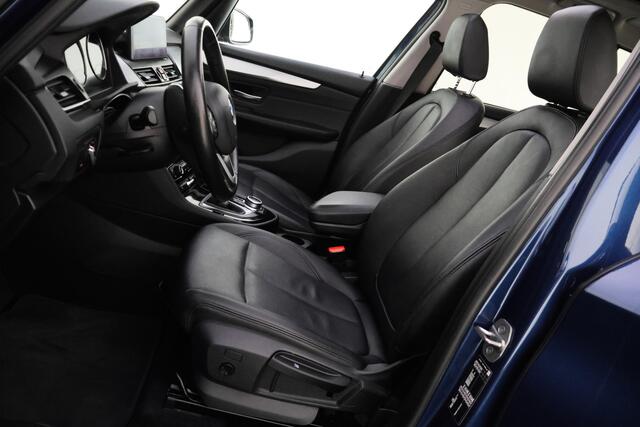 BMW 2-SERIE GRAN TOURER 218iA 7p LUXURY Shadow Line PANO | HEAD UP | LEDER | CAMERA | STOELVERW | FULL LED | AFN TREKHAAK | DAB | PDC V+A | LMV