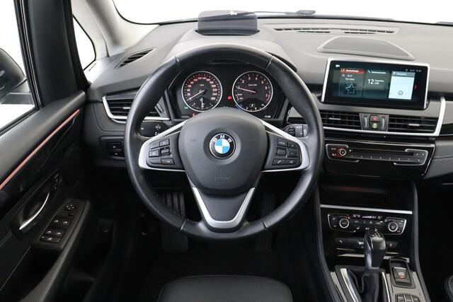 BMW 2-SERIE GRAN TOURER 218I 7P. HIGH EXECUTIVE -HIFI|LEDER|SPORTSTOELEN|HEAD-UP DISP.|CAMERA|STOELVERW.|CHROME|ELEK.ACHTERKLEP|16"