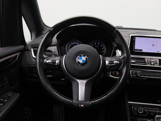 BMW 2-SERIE GRAN TOURER 218i 7p. High Executive Edition 136PK Aut. Panoramadak, Trekhaak, Keyless, Achteruitrijcamera, Head-Up Display, 17" LM Velgen, Leder