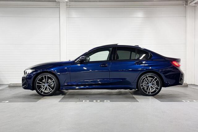 BMW 3-SERIE Sedan 320e | M-Sport | Travel Pack | Schuif-/kanteldak