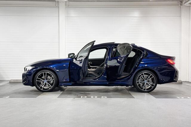 BMW 3-SERIE Sedan 320e | M-Sport | Travel Pack | Schuif-/kanteldak