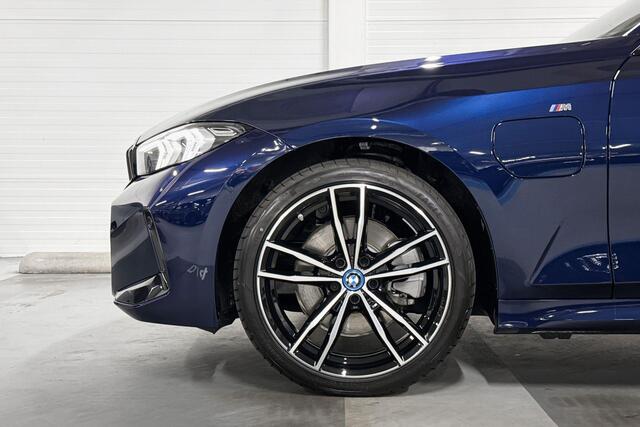 BMW 3-SERIE Sedan 320e | M-Sport | Travel Pack | Schuif-/kanteldak