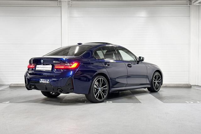 BMW 3-SERIE Sedan 320e | M-Sport | Travel Pack | Schuif-/kanteldak