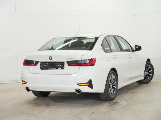 BMW 3-SERIE 330e Sedan | Head-Up | Laser | Stoelverwarming | 2 jaar BMW Garantie
