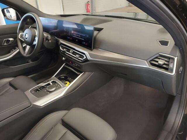 BMW 3-SERIE Touring M340i xDrive | Panorama | Harman Kardon | Trekhaak | | Driving Assistant Professional |